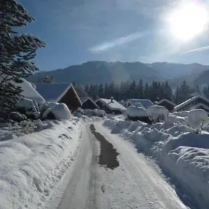 https://chalet-les-petits-yetis.hotels-rhonealpes.com